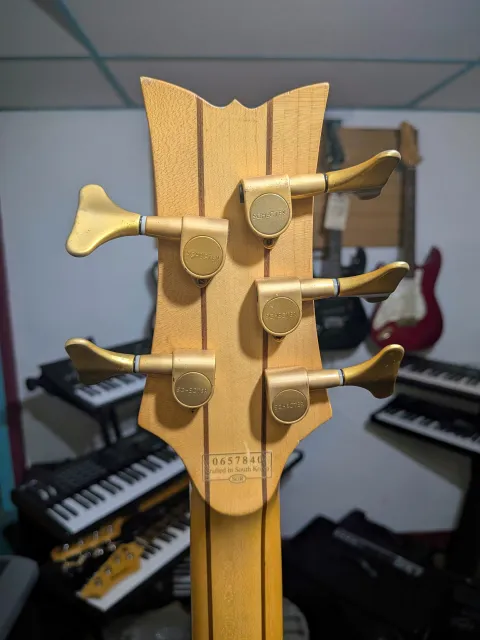 Tuners are in good shape.
